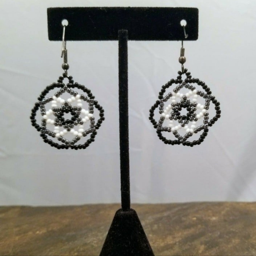 BLACK AND WHITE BEAD EARRINGS